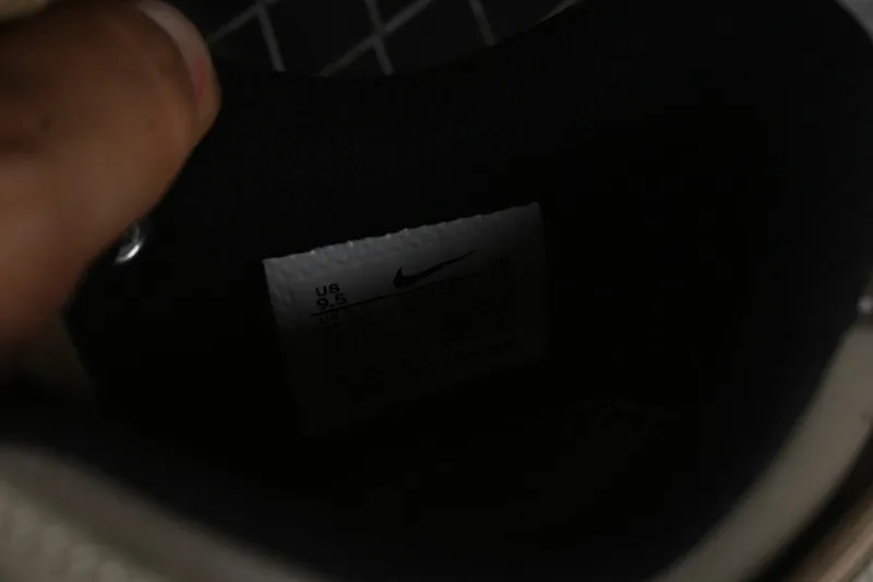 All Categories Nk SB Dunk Series Nk SB Dunk Low Low-top sneakers Nk Dunk Low Panda Prank Summer Theme Love Khaki Pudding Milk Tea SB Strappy Low-top Casual Shoes CW1590-100